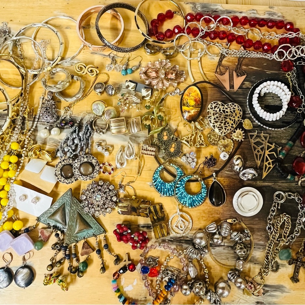 Jewelry Costume Jewelry Necklaces Brooches Bracelets Mixed Lot of 82 Pieces - Picture 11 of 16